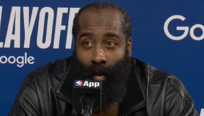 James Harden en conférence de presse