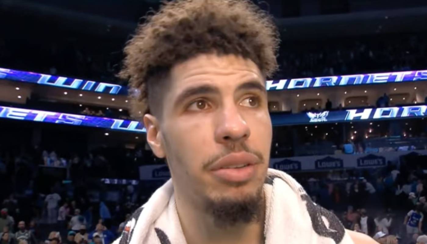 LaMelo Ball devant les médias