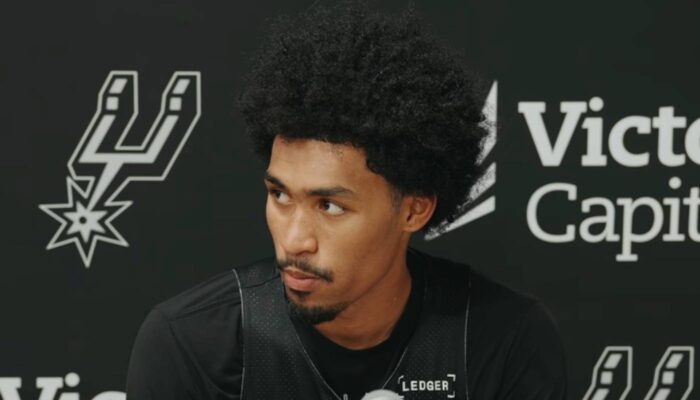 Dylan Harper répond aux journalistes
