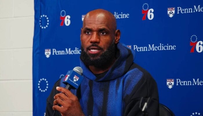 LeBron James en conférence de presse des Sixers