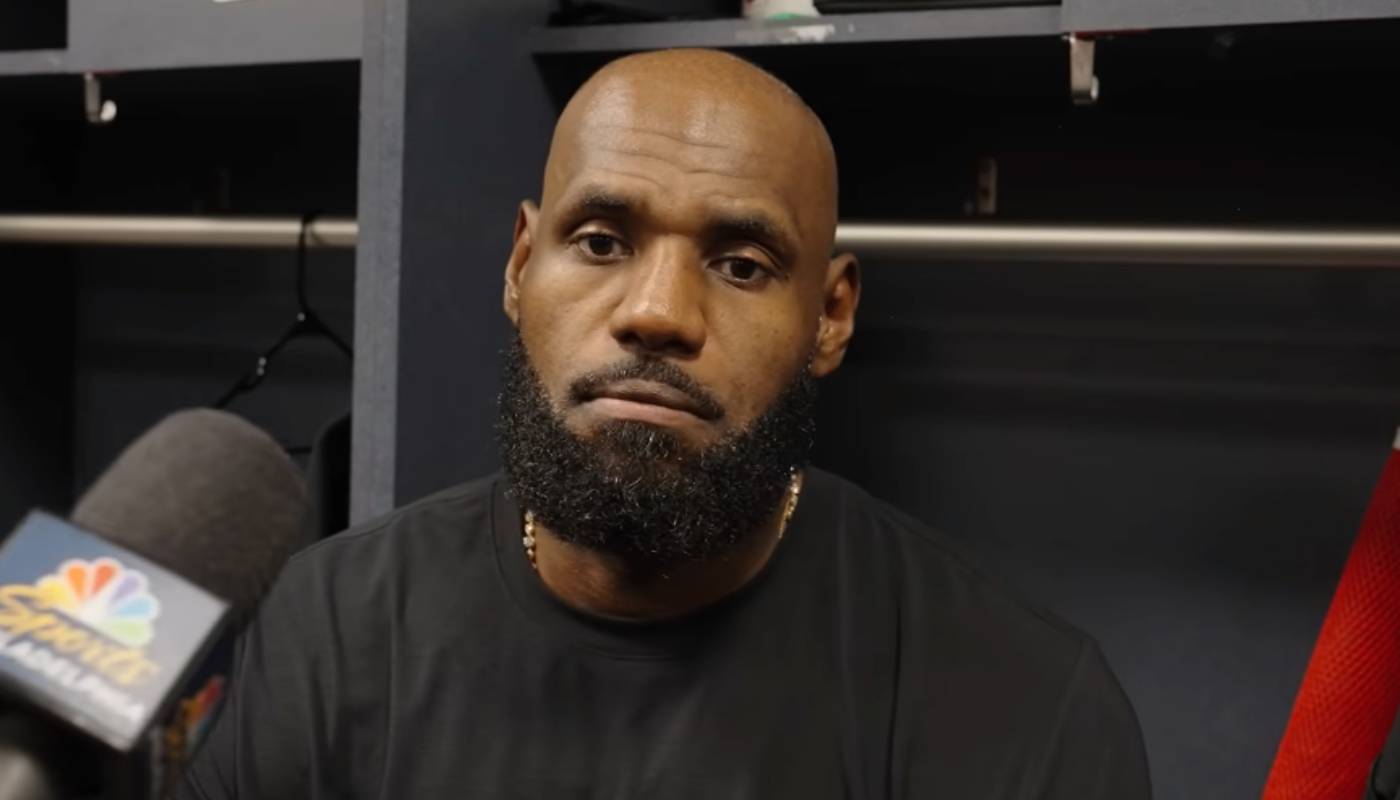 LeBron James devant les journalistes